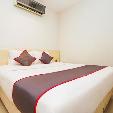 Collection O 29 Twin Tower Hotell Surabaya Exteriör bild