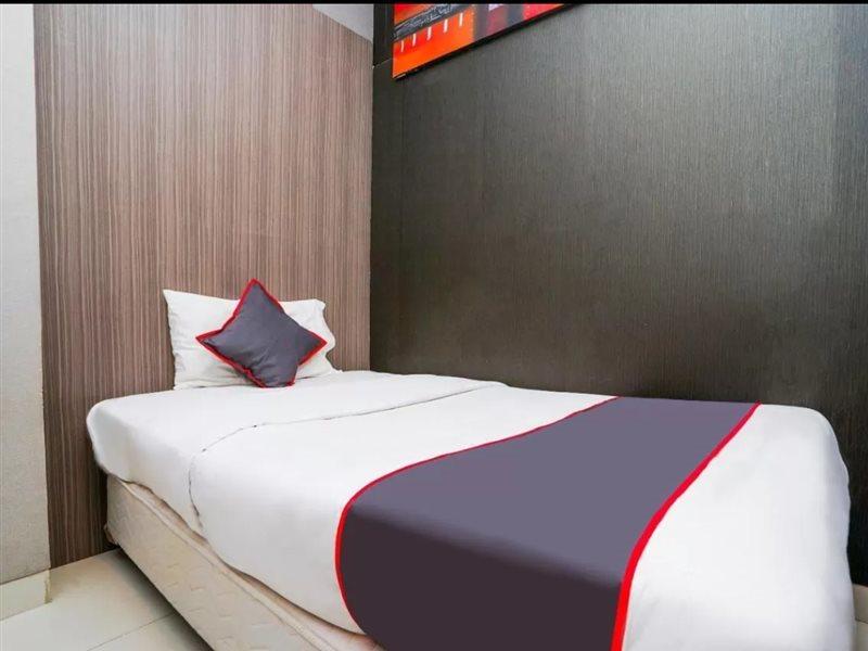 Collection O 29 Twin Tower Hotell Surabaya Exteriör bild