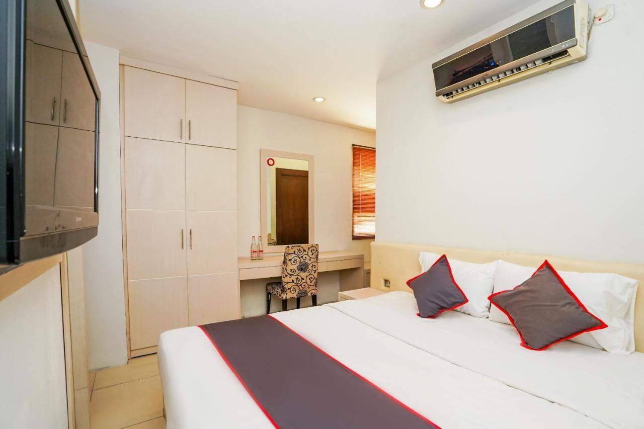 Collection O 29 Twin Tower Hotell Surabaya Exteriör bild